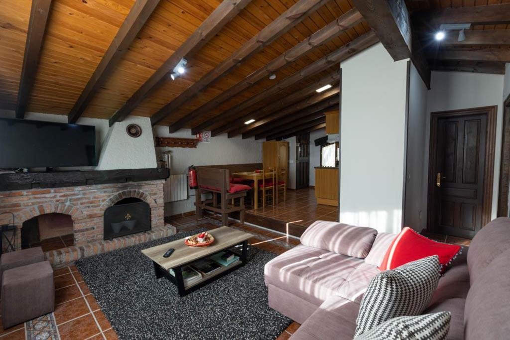 Apartamentos El Coritu Ньеда Экстерьер фото